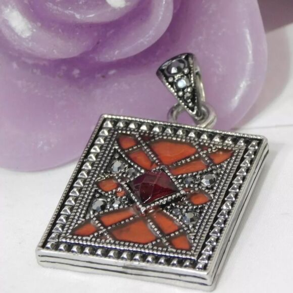 Beautiful Lia Sophia "LATTICE" Pendant/Slide, Cut Crystals, NWOT - Picture 4 of 8